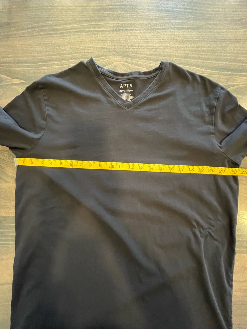 Men’s APT.9 V-neck T-Shirt 
Premier Flex 
Size XLT - Picture 4 of 5